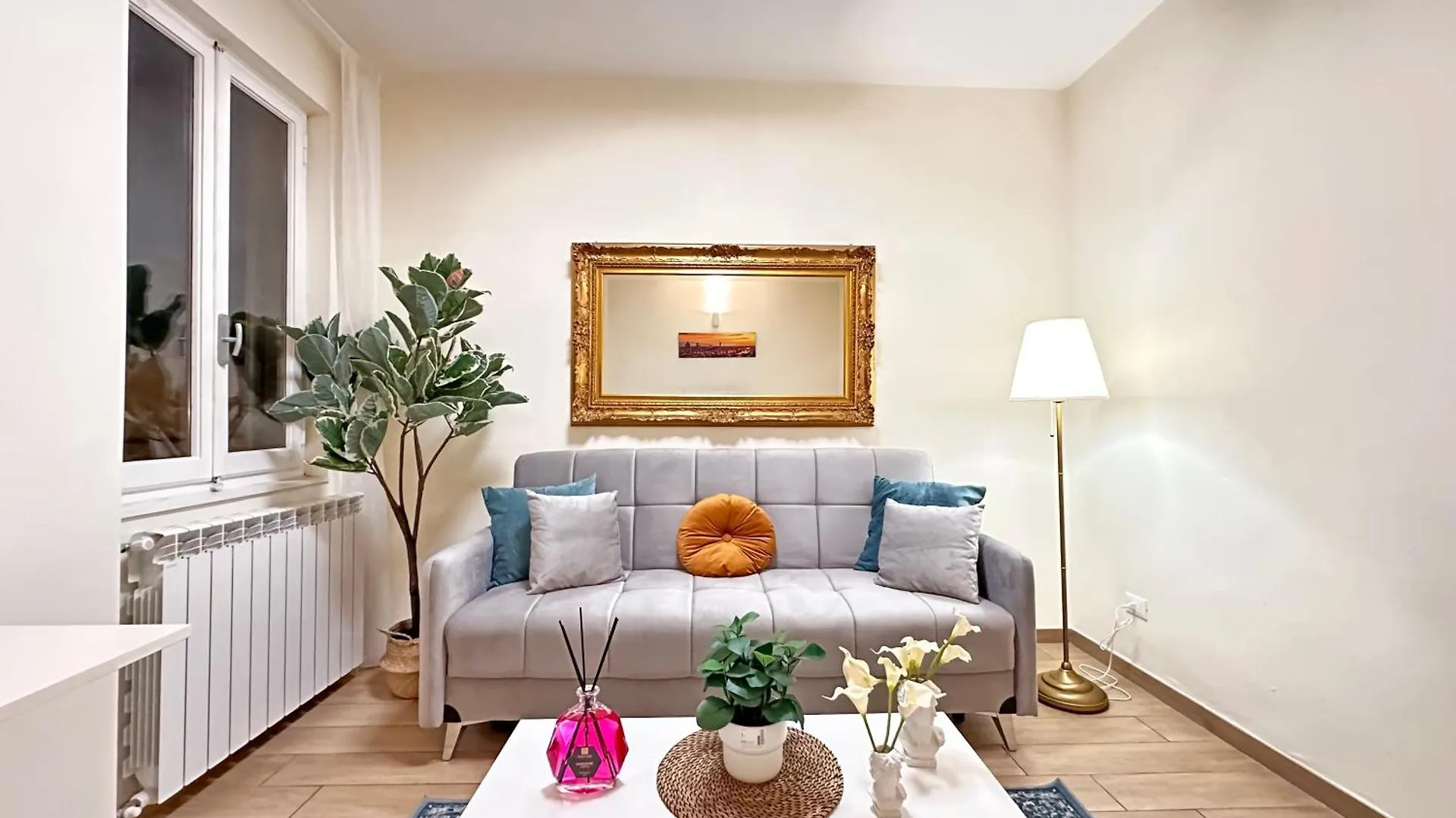 Luxurious View On Pitti Palace Florence Apartment