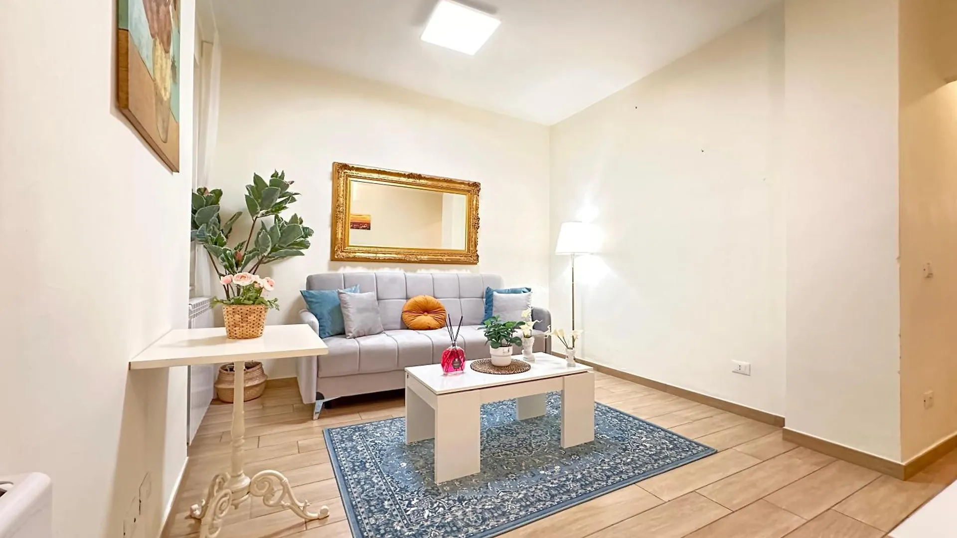 Luxurious View On Pitti Palace Florence Apartment
